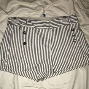 stripped shorts⭐️